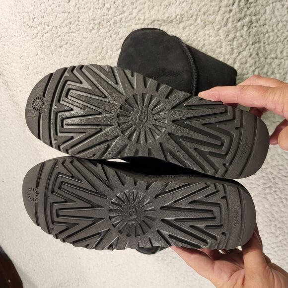 UGG Women's Classic Tall II Black size womens bootie size 8 - Picture 8 of 8